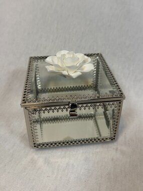 Rachel Ashwell Shabby Chic Silver Mirrored Glass Trinket Box White Flower 4x4x3